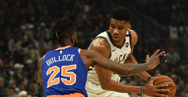  字母哥复出首秀出彩，纽约尼克斯主场大胜曼联，豪取25连胜